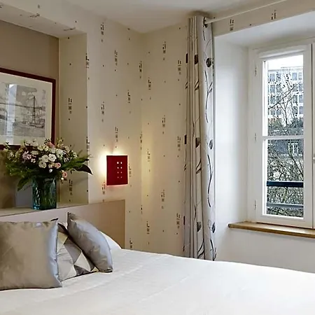Logis Duquesne Hotel