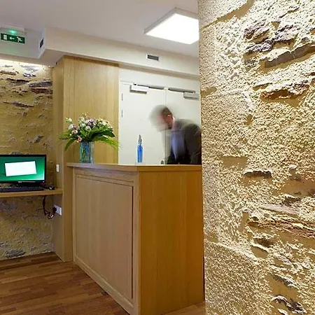 Hotel Logis Duquesne 2*
